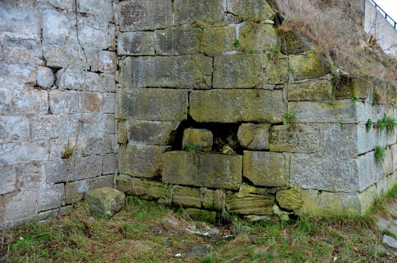 Cracked Wall Before Repair